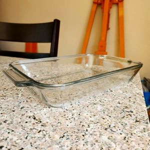 Anchor Hocking baking dish / Made in USA 2qt